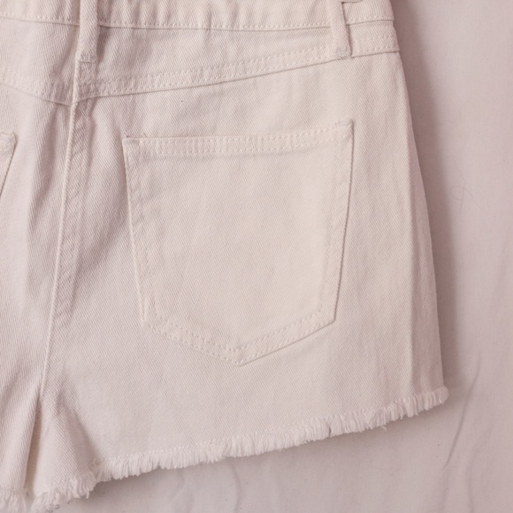 NWOT F21 White Floral Shorts - Picture 7 of 8